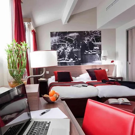 Adagio Centre 4*