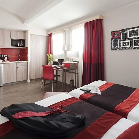 Adagio Centre Apartahotel 4*
